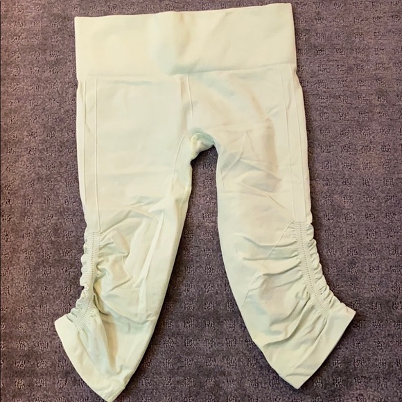 Workout capris - Picture 2 of 2